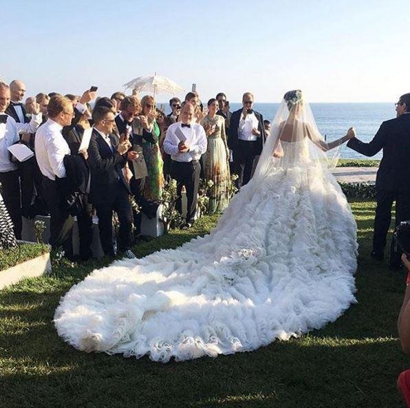 Πώς είναι να παντρεύεται μια στιλίστρια της Vogue -Ζηλεύει ο πλανήτης! [εικόνες] | iefimerida.gr 10