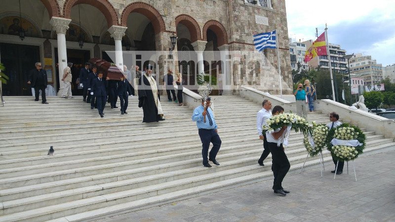 Ελάχιστοι συγγενείς και φίλοι στην κηδεία του Μαυρίκου [εικόνες] | iefimerida.gr 28