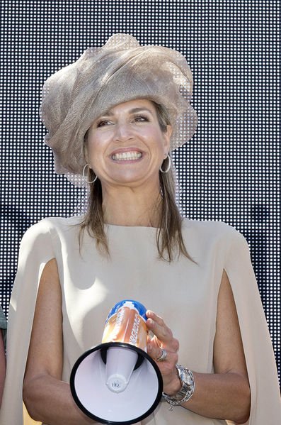 Oι βασιλιάδες τρελάθηκαν! –Δείτε τα καμώματα της βασίλισσας της Ολλανδίας [εικόνες] | iefimerida.gr 4