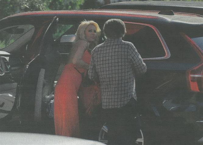 Το νέο αυτοκίνητο της Ελένη Μενεγάκη -Ενα θηριώδες τζιπ [εικόνες] | iefimerida.gr 0