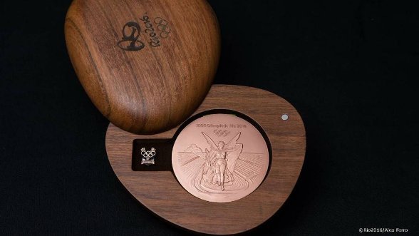 Πέρασαν το χάλκινο μετάλλιο των Ολυμπιακών Αγώνων για προϊόν... μακιγιάζ -Εψαχναν να το αγοράσουν [εικόνες] | iefimerida.gr 1