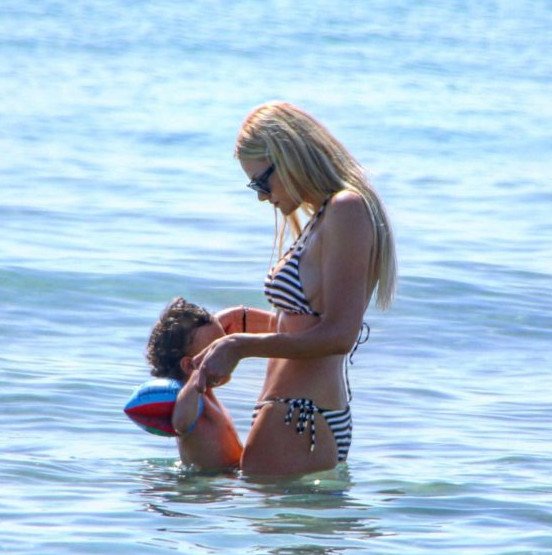 Το αγαλματένιο κορμί της Νάταλι Θάνου [εικόνες]  | iefimerida.gr 1