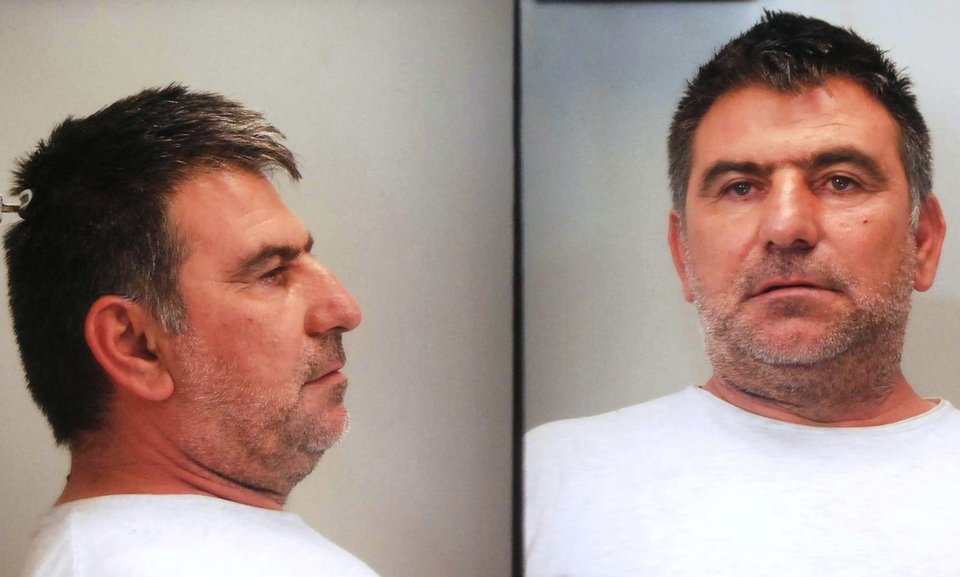 Αυτός είναι ο Αλβανός παιδόφιλος με το ποδήλατο που παρενόχλησε 27 μαθήτριες [εικόνες] | iefimerida.gr 1