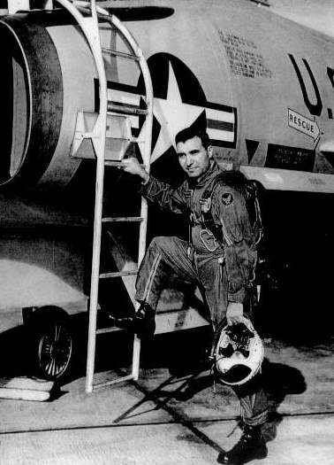 Πέθανε ο «ιπτάμενος Ελληνας», Σπύρος Πισσάνος -Ο πιλότος θρύλος με τις 10 καταρρίψεις γερμανικών μαχητικών [βίντεο]  | iefimerida.gr 0