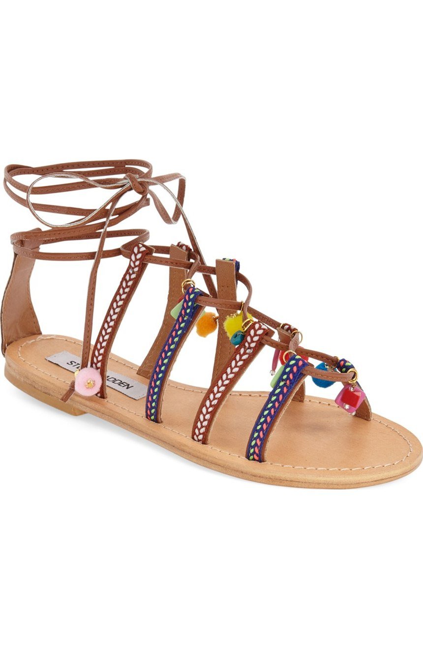 Σανδάλια με πομ πομ -Κάνουν θραύση, τα φοράνε όλες [εικόνες] | iefimerida.gr 3