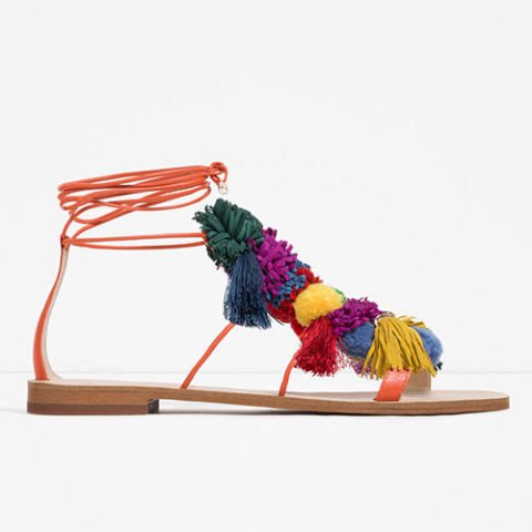 Σανδάλια με πομ πομ -Κάνουν θραύση, τα φοράνε όλες [εικόνες] | iefimerida.gr 7