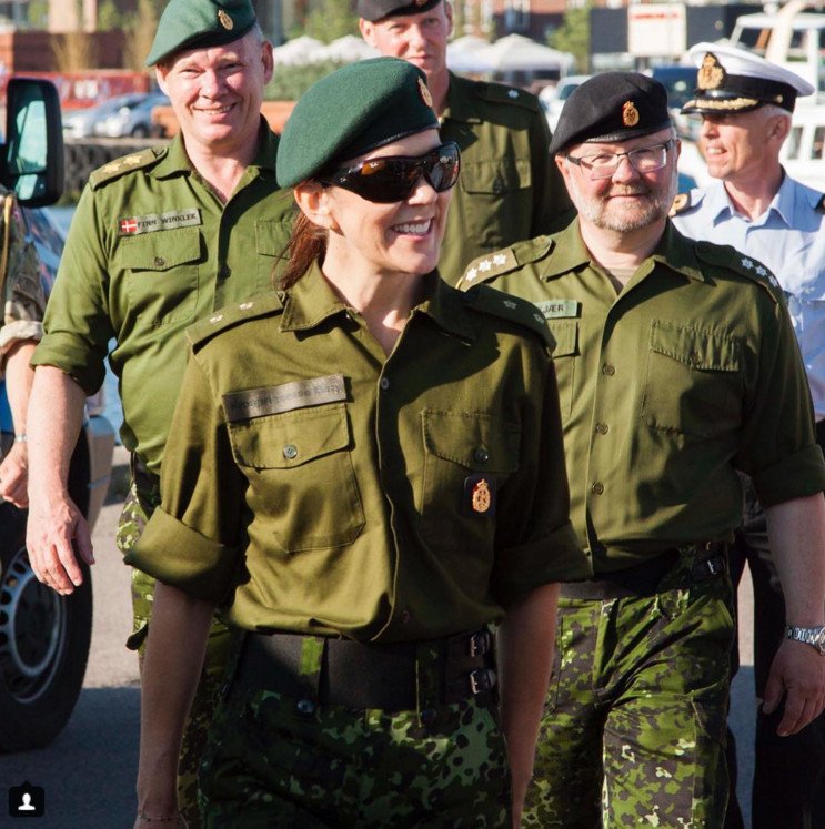 Η πριγκίπισσα «Μίντλετον» της Δανίας ντύθηκε στα χακί και πήγε στρατό! [εικόνες] | iefimerida.gr 0