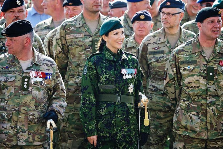 Η πριγκίπισσα «Μίντλετον» της Δανίας ντύθηκε στα χακί και πήγε στρατό! [εικόνες] | iefimerida.gr 1