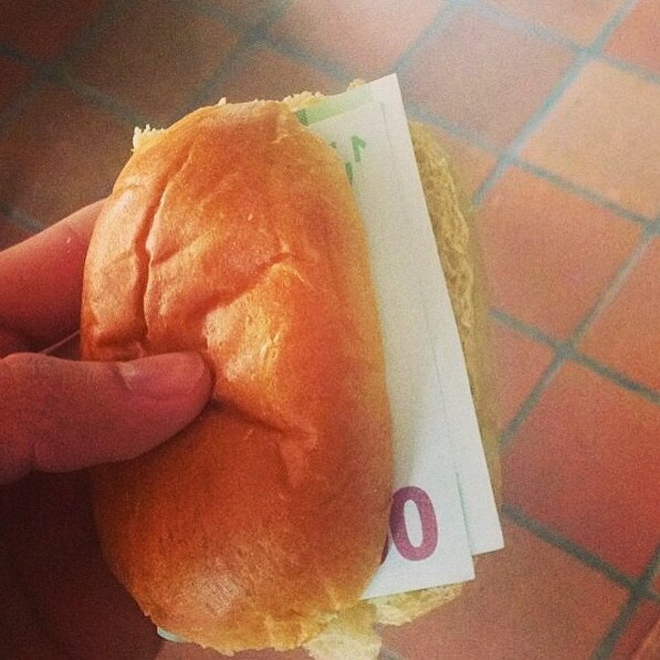 Ποια πλουσιόπαιδα; Οι πλούσιοι γονείς κάνουν μπάνιο με δολάρια, σαν τον Σκρουτζ [εικόνες] | iefimerida.gr 16