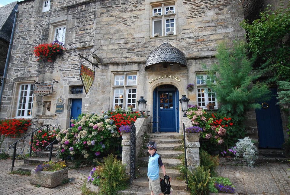 Αυτό είναι το αγαπημένο χωριό των Γάλλων -Μεσαιωνικό αριστούργημα [εικόνες] | iefimerida.gr 1