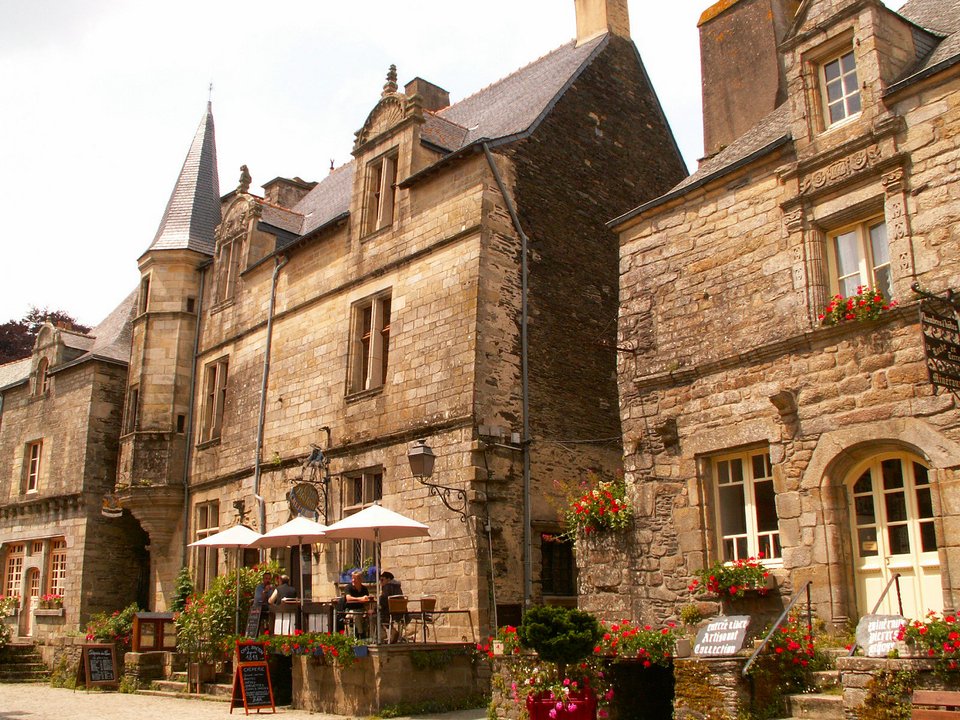 Αυτό είναι το αγαπημένο χωριό των Γάλλων -Μεσαιωνικό αριστούργημα [εικόνες] | iefimerida.gr 4