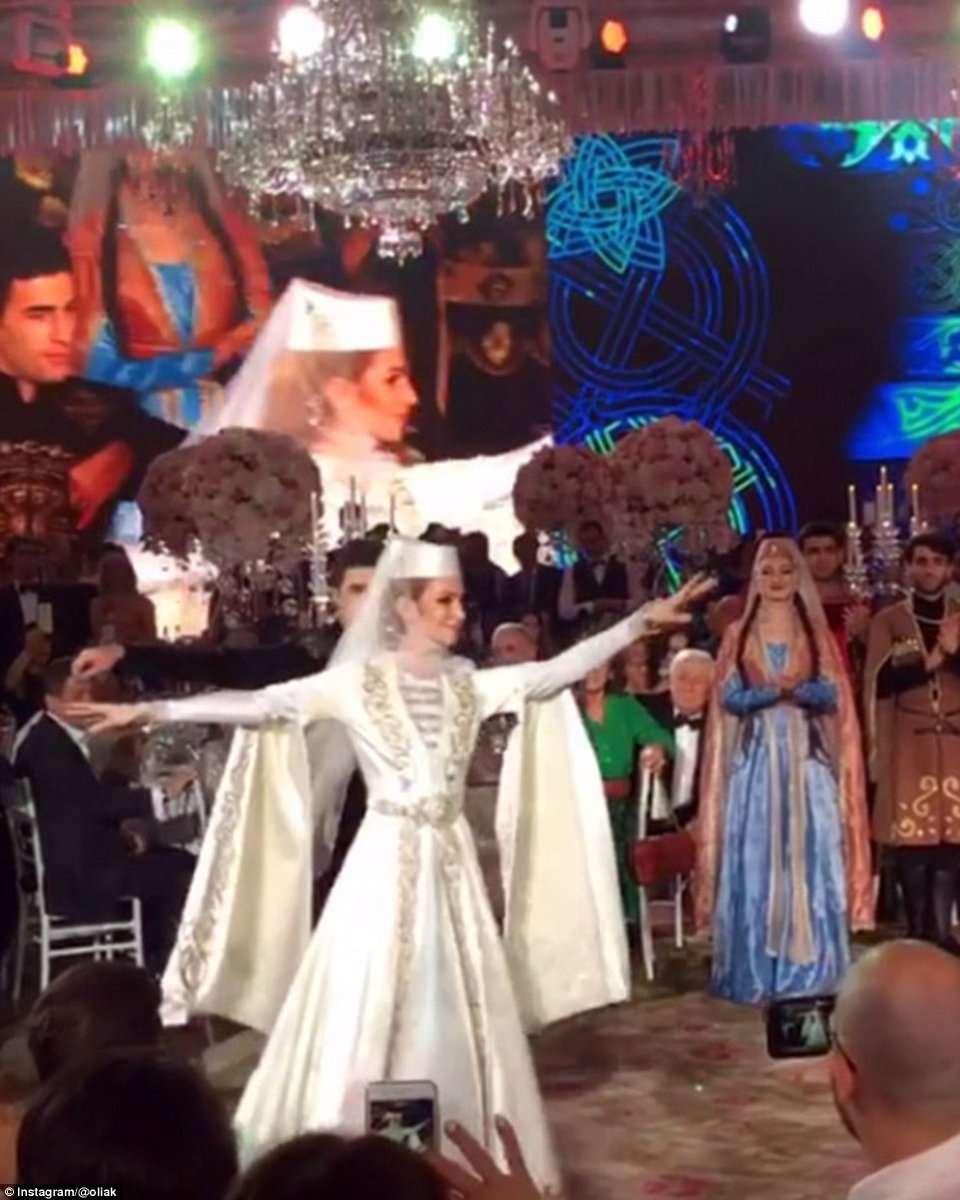 Εξωπραγματική χλιδή σε γάμο 2 εκατ. δολ. -Τρία νυφικά, φαντασμαγορικό πάρτι [εικόνες] | iefimerida.gr 12