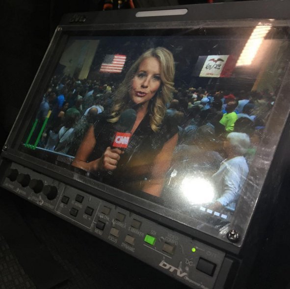 Η γυναίκα που ακολουθεί τον Τραμπ σε κάθε του βήμα περιγράφει το 24ωρο της [εικόνες] | iefimerida.gr 5