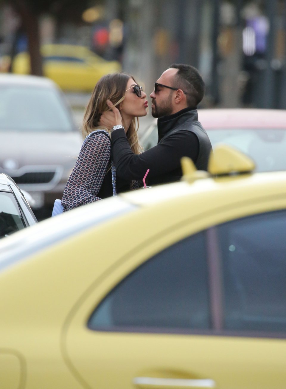 Βασίλης Σταθοκωστόπουλος: Καυτά φιλιά στη μέση του δρόμου με τη νέα του σύντροφο [εικόνες] | iefimerida.gr 3