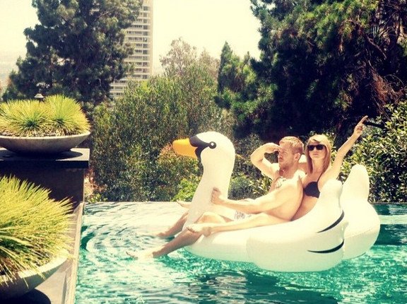 Η Τέιλορ Σουίφτ βρήκε νέο αγόρι σε δυο εβδομάδες -Καυτά φιλιά με τον νέο «Τζέιμς Μποντ» [εικόνες] | iefimerida.gr 4