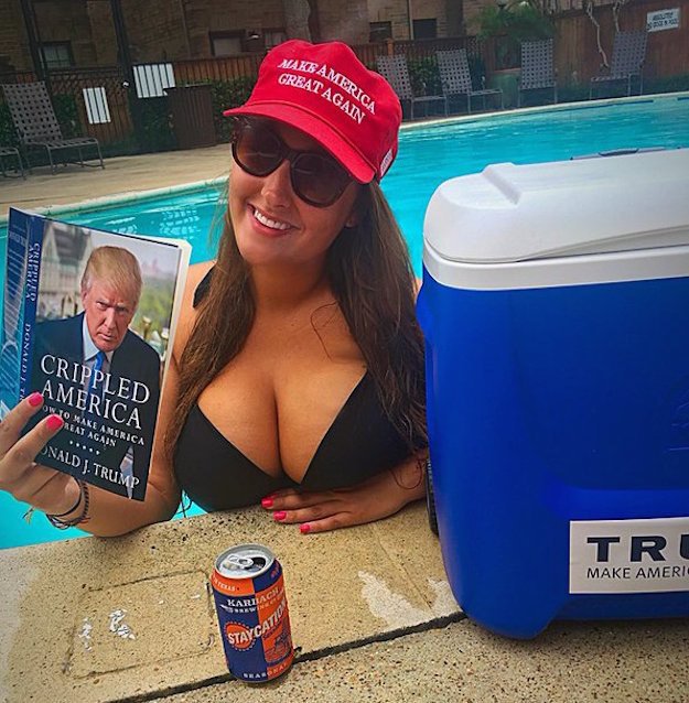 Σέξι κορίτσια τα βγάζουν όλα για να στηρίξουν τον Τραμπ -Τις τρολάρει το Ιντερνετ [εικόνες] | iefimerida.gr 0