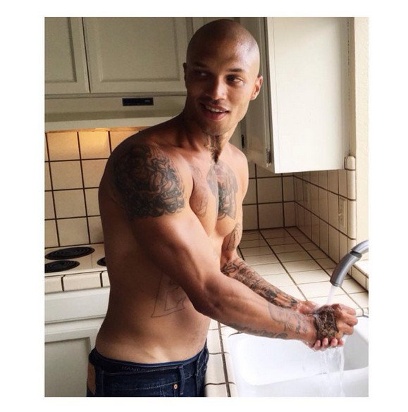 Ο πιο σέξι κατάδικος που είχε ρίξει το Instagram, το... ξαναρίχνει -Εγινε μοντέλο [εικόνες] | iefimerida.gr 1