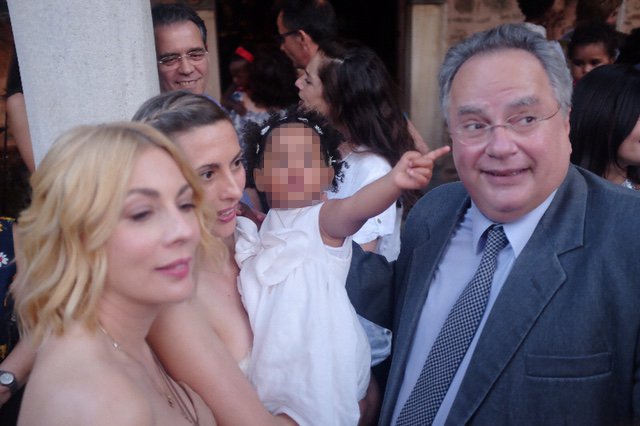 Η Βίκυ Βολιώτη βάφτισε την κόρη της στον Πανάγιο Τάφο [εικόνες] | iefimerida.gr 1