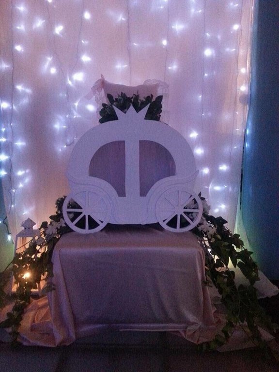 Ο γεμάτος γκλίτερ γάμος των Παναγιώτη Ταχτσίδη-Ζέτας Θεοδωροπούλου -Με τιάρα η νύφη! [εικόνες] | iefimerida.gr 3