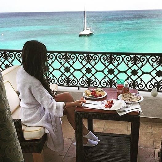 Ο γεμάτος γκλίτερ γάμος των Παναγιώτη Ταχτσίδη-Ζέτας Θεοδωροπούλου -Με τιάρα η νύφη! [εικόνες] | iefimerida.gr 5