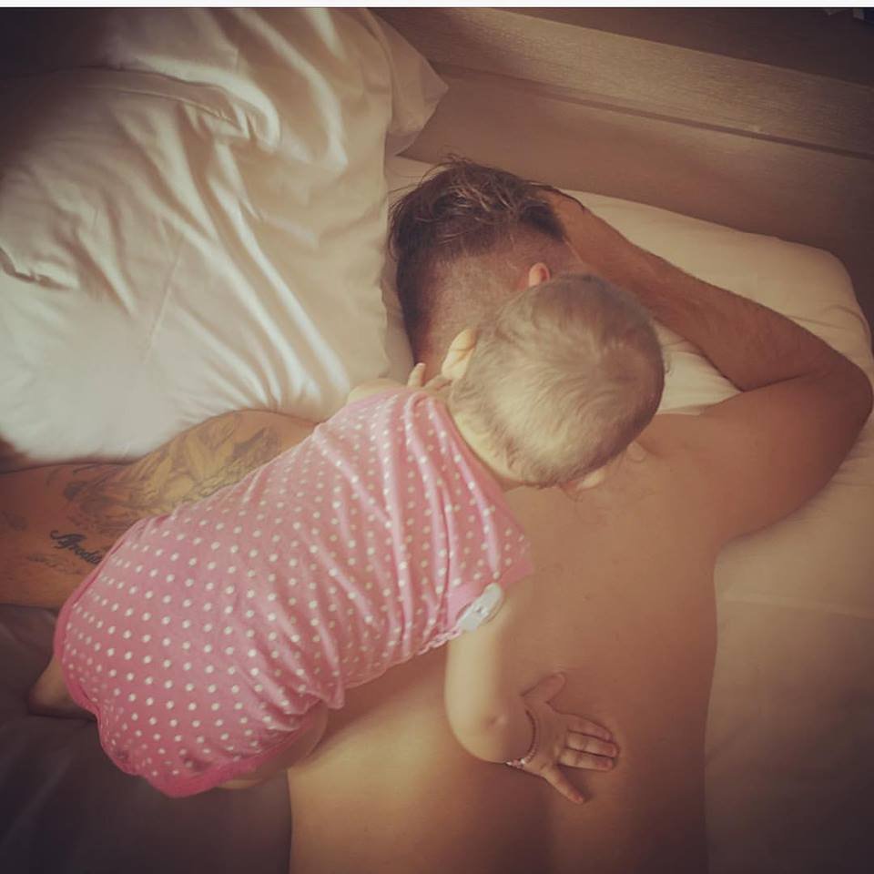 Ο γεμάτος γκλίτερ γάμος των Παναγιώτη Ταχτσίδη-Ζέτας Θεοδωροπούλου -Με τιάρα η νύφη! [εικόνες] | iefimerida.gr 6