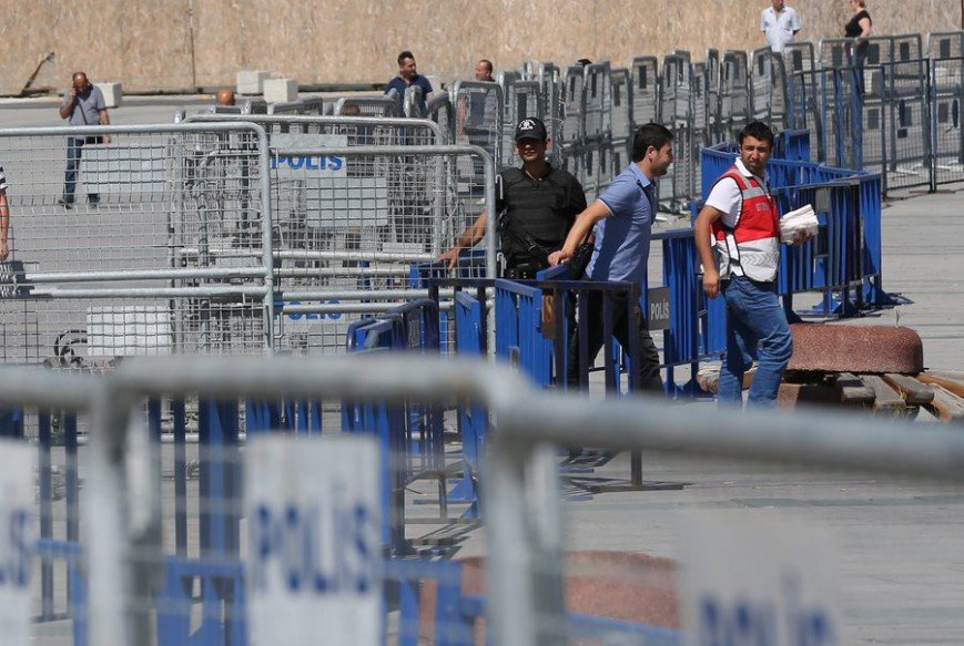 Η πρώτη ημέρα έκτακτης ανάγκης στην Κωνσταντινούπολη - Σημαίες, στρατός και... selfies [είκονες]  | iefimerida.gr 1