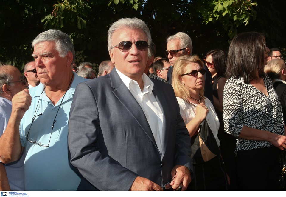 Σπάραξε ο εγγονός του Κυριάκου Μαμιδάκη στην κηδεία: Παππού ήσουν λεβέντης και άξιος [εικόνες] | iefimerida.gr 10