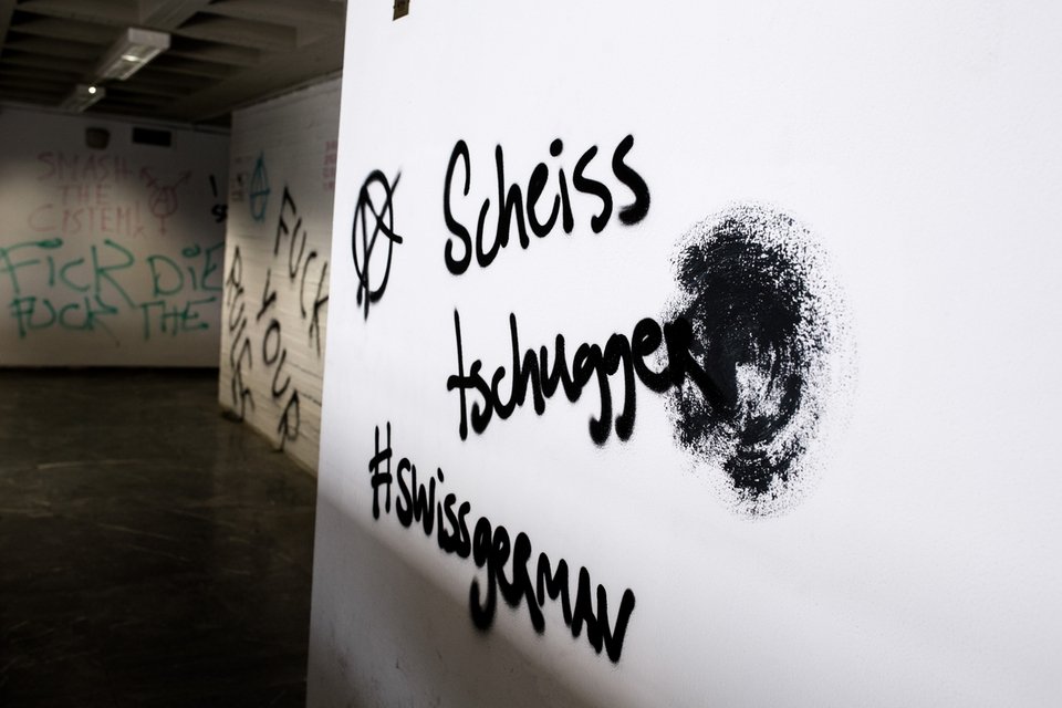 Το ΑΠΘ μετά από 10 ημέρες κατάληψης για το κάμπινγκ του No Border -Ζημιές και γκράφιτι [εικόνες] | iefimerida.gr 9