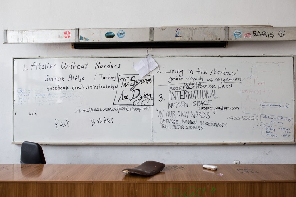 Το ΑΠΘ μετά από 10 ημέρες κατάληψης για το κάμπινγκ του No Border -Ζημιές και γκράφιτι [εικόνες] | iefimerida.gr 10