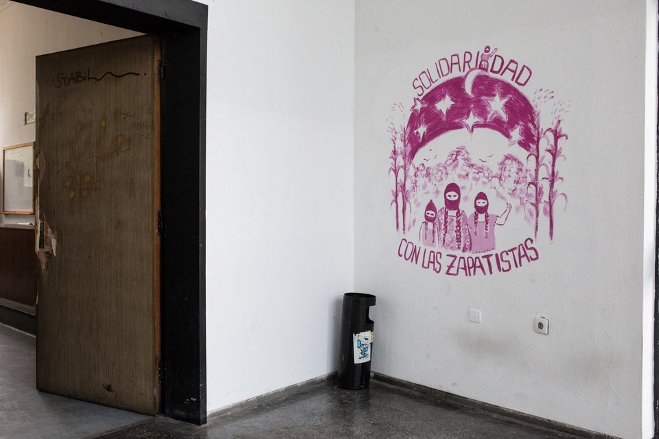 Το ΑΠΘ μετά από 10 ημέρες κατάληψης για το κάμπινγκ του No Border -Ζημιές και γκράφιτι [εικόνες] | iefimerida.gr 12