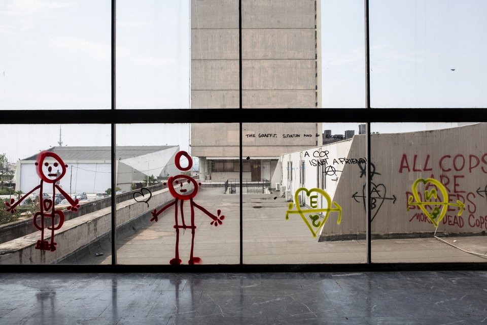 Το ΑΠΘ μετά από 10 ημέρες κατάληψης για το κάμπινγκ του No Border -Ζημιές και γκράφιτι [εικόνες] | iefimerida.gr 15