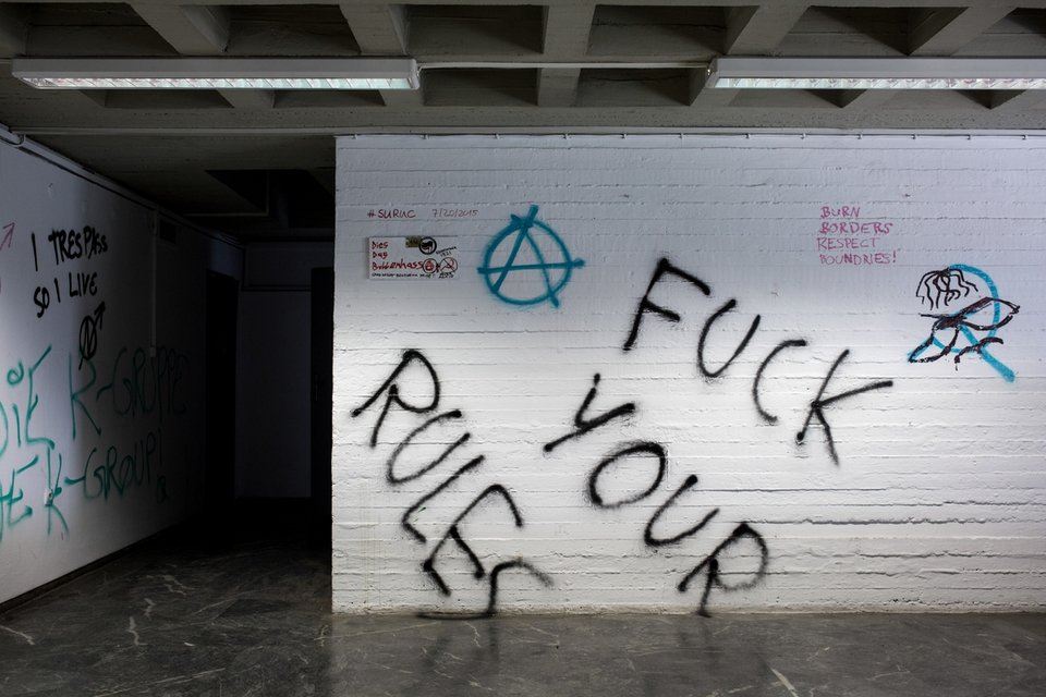 Το ΑΠΘ μετά από 10 ημέρες κατάληψης για το κάμπινγκ του No Border -Ζημιές και γκράφιτι [εικόνες] | iefimerida.gr 2