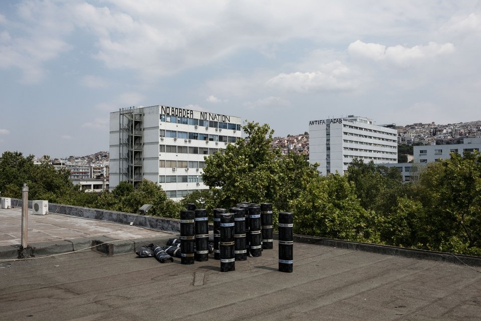 Το ΑΠΘ μετά από 10 ημέρες κατάληψης για το κάμπινγκ του No Border -Ζημιές και γκράφιτι [εικόνες] | iefimerida.gr 3