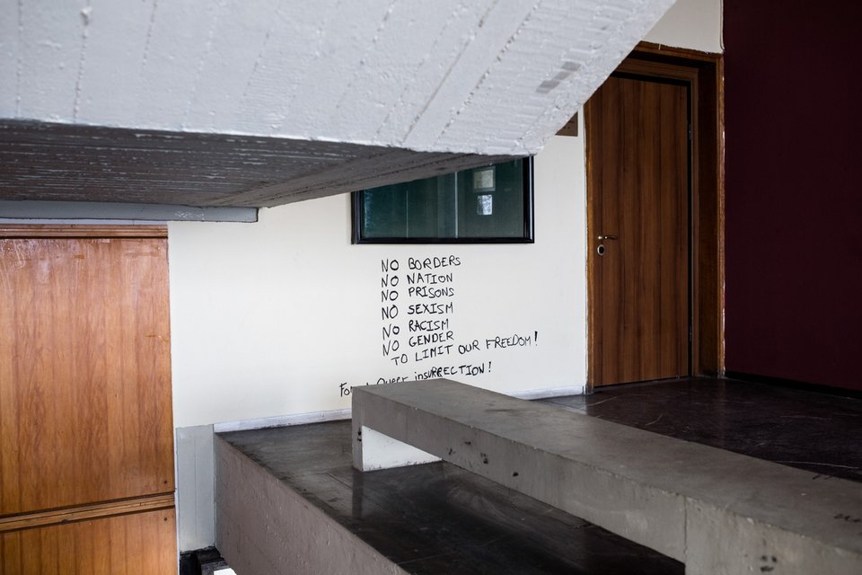 Το ΑΠΘ μετά από 10 ημέρες κατάληψης για το κάμπινγκ του No Border -Ζημιές και γκράφιτι [εικόνες] | iefimerida.gr 6