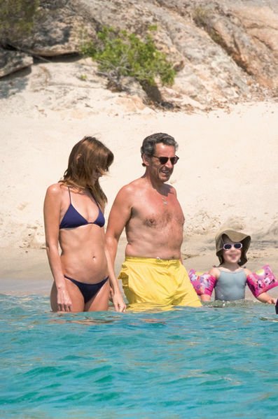 Τζούλια, η μυστηριώδης κόρη του Νικολά Σαρκοζί [εικόνες] | iefimerida.gr 0