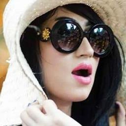 Δολοφονήθηκε η «Κιμ Καρντάσιαν» του Πακιστάν από τον ίδιο της τον αδερφό -Η Καντίλ Μπαλόχ [εικόνες] | iefimerida.gr 0