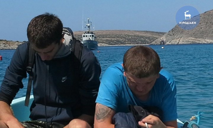 Στο νησί Λέβιθα μια οικογένεια εντοπίζει και συλλαμβάνει τους διακινητές προσφύγων [εικόνες & βίντεο] | iefimerida.gr 1