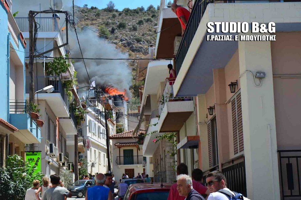 Πυρκαγιά κατέστρεψε σπίτι κάτω από το κάστρο στο Παλαμήδι [εικόνες&βίντεο] | iefimerida.gr 0