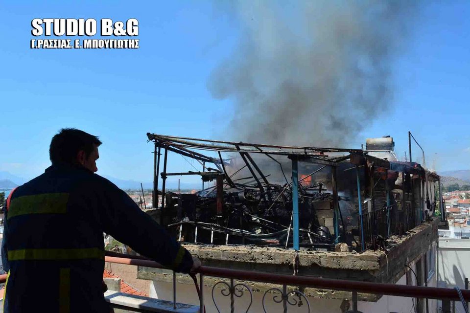 Πυρκαγιά κατέστρεψε σπίτι κάτω από το κάστρο στο Παλαμήδι [εικόνες&βίντεο] | iefimerida.gr 2