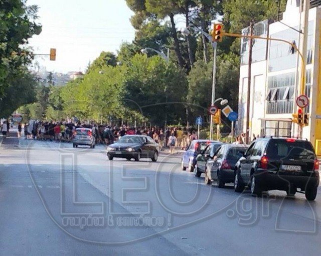 Oι αναρχικοί στη Θεσσαλονίκη επιχείρησαν να κάνουν κατάληψη στην ΕΡΤ3 [εικόνες] | iefimerida.gr 1