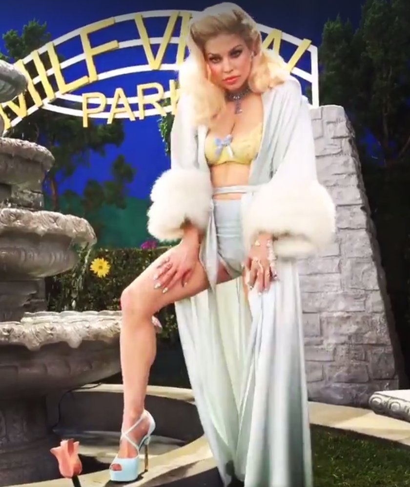 H Fergie με παπούτσια Δούκα Χατζηδούκα στο νέο της βιντεοκλίπ [εικόνες & βίντεο] | iefimerida.gr 0