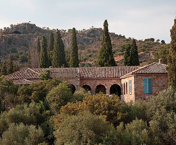 Ο αριστοκράτης με το υπέροχο σπίτι στην Καρδαμύλη της Μάνης [εικόνες] | iefimerida.gr 1