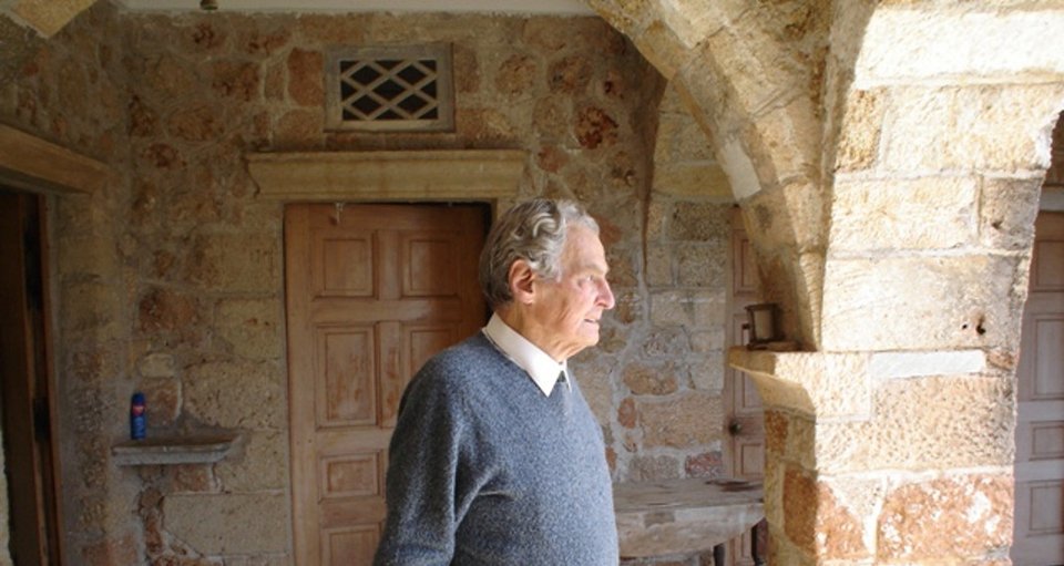 Ο αριστοκράτης με το υπέροχο σπίτι στην Καρδαμύλη της Μάνης [εικόνες] | iefimerida.gr 2