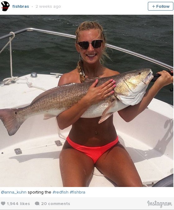 Τόπλες, με ένα ψάρι στο στήθος -Η νέα τρέλα στο Instagram [εικόνες] | iefimerida.gr 9