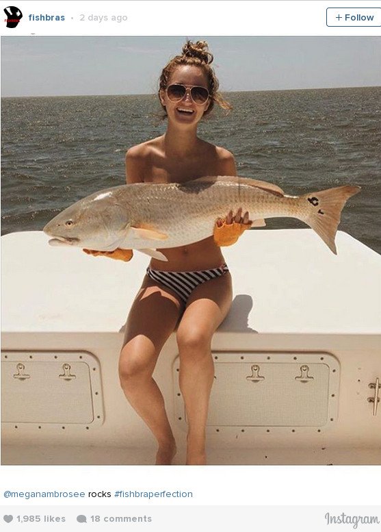 Τόπλες, με ένα ψάρι στο στήθος -Η νέα τρέλα στο Instagram [εικόνες] | iefimerida.gr 0