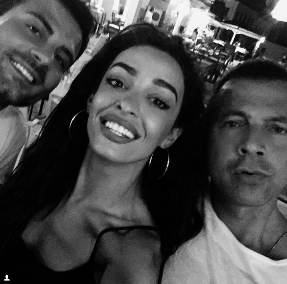 Η Ελένη Φουρέιρα με μικροσκοπικό μαύρο μαγιό στη Χάλκη [εικόνες] | iefimerida.gr 2