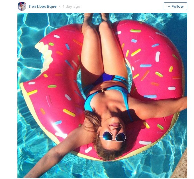 H νέα τρέλα της παραλίας γίνεται viral: Φουσκωτά σε σχήμα πίτσας, καρπούζι, φλαμινγκο [εικόνες] | iefimerida.gr 9