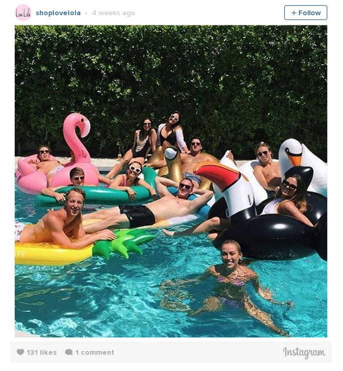 H νέα τρέλα της παραλίας γίνεται viral: Φουσκωτά σε σχήμα πίτσας, καρπούζι, φλαμινγκο [εικόνες] | iefimerida.gr 3