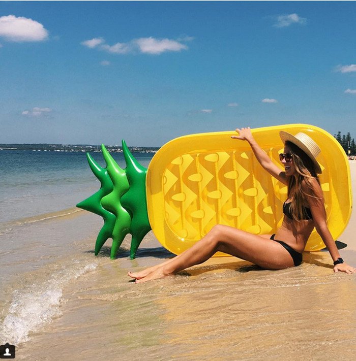 H νέα τρέλα της παραλίας γίνεται viral: Φουσκωτά σε σχήμα πίτσας, καρπούζι, φλαμινγκο [εικόνες] | iefimerida.gr 11