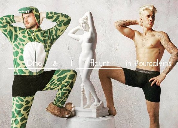 Ο «δεινόσαυρος» που εισβάλλει στις φωτογραφίες διασήμων -Ξυρίζει την Μπέκαμ, γονατίζει στη βασίλισσα Ελισάβετ [εικόνες] | iefimerida.gr 3